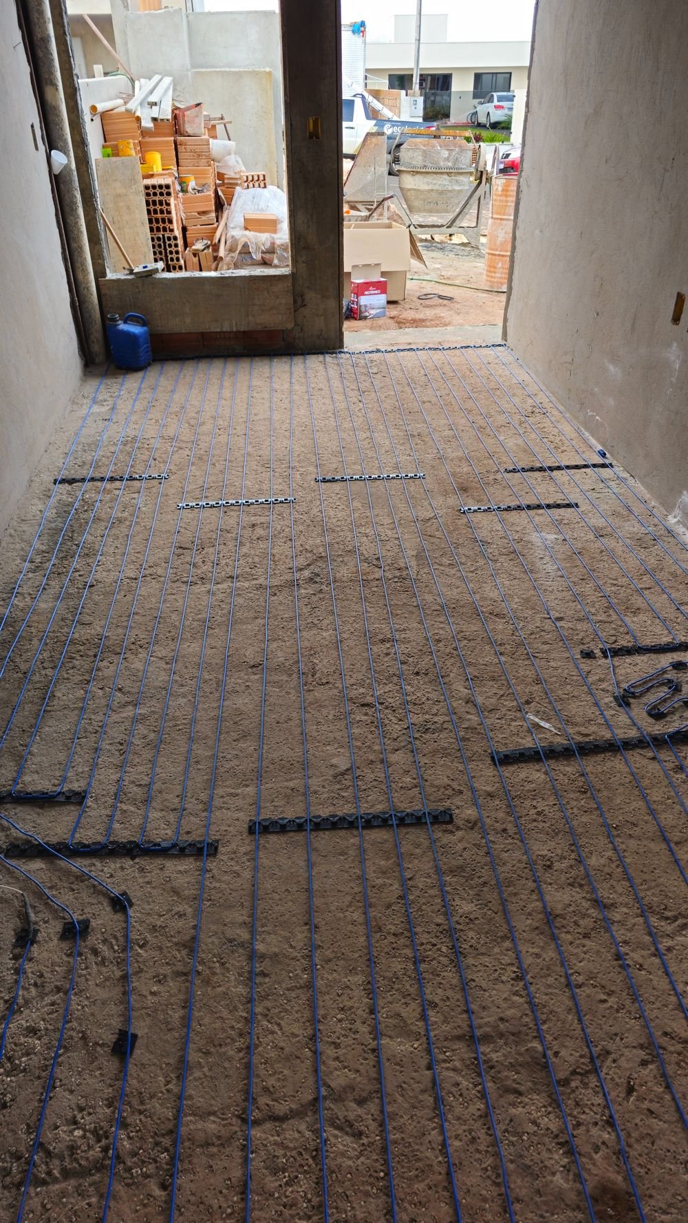 Instalação de piso aquecido com cabos no contrapiso